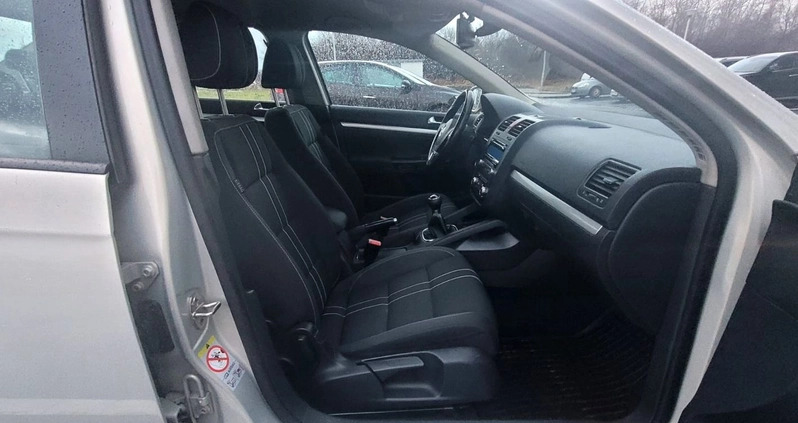 Volkswagen Jetta cena 13900 przebieg: 234000, rok produkcji 2010 z Rzeszów małe 121
